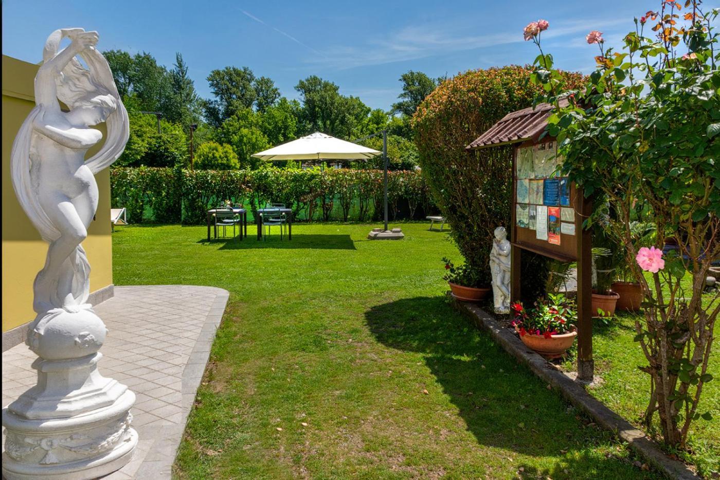 B&B Il Giardino Dei Poeti And Apartaments Lucca Buitenkant foto