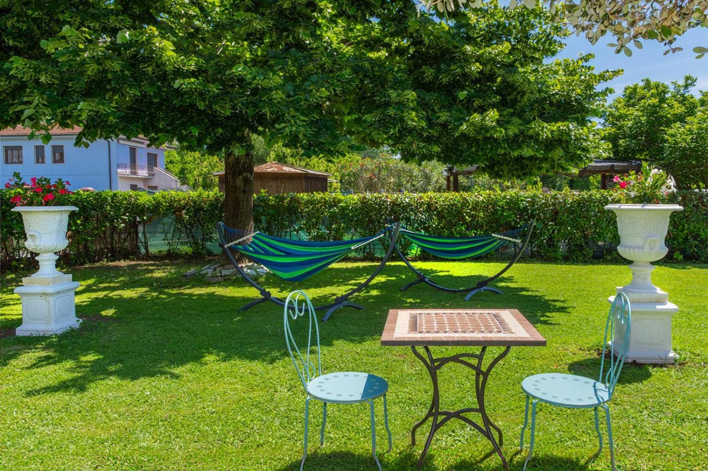 B&B Il Giardino Dei Poeti And Apartaments Lucca Buitenkant foto