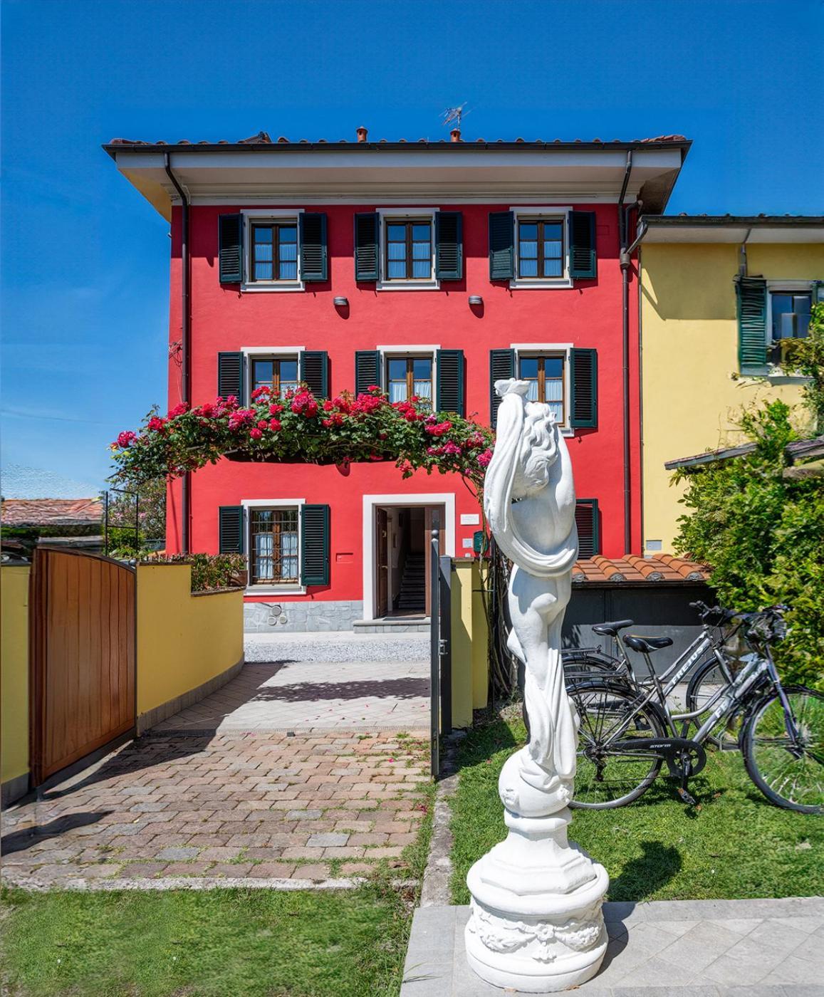 B&B Il Giardino Dei Poeti And Apartaments Lucca Buitenkant foto