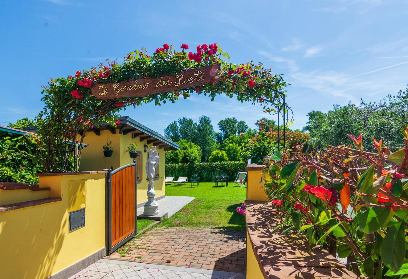 B&B Il Giardino Dei Poeti And Apartaments Lucca Buitenkant foto
